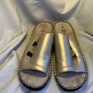 Duck Head almost NEW leather slide in wedge sandals 2